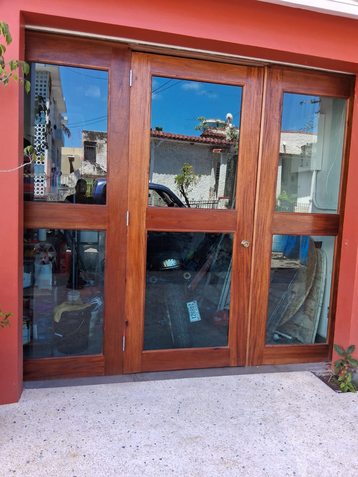 Puertas de madera con vidrio