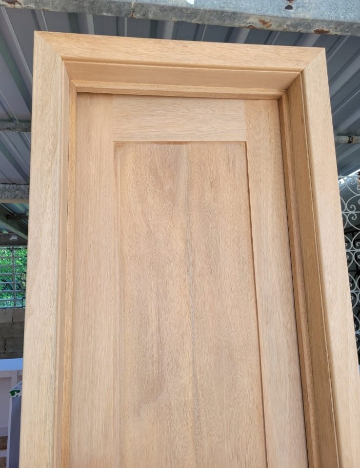 Puerta de roble sin terminar